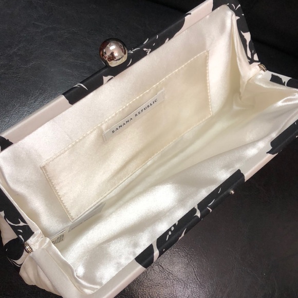 Banana Republic Silk Clutch - Picture 8 of 8